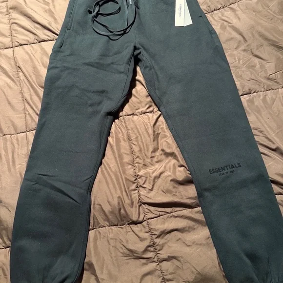 Essentials Sweatpants - Picture 1 of 3